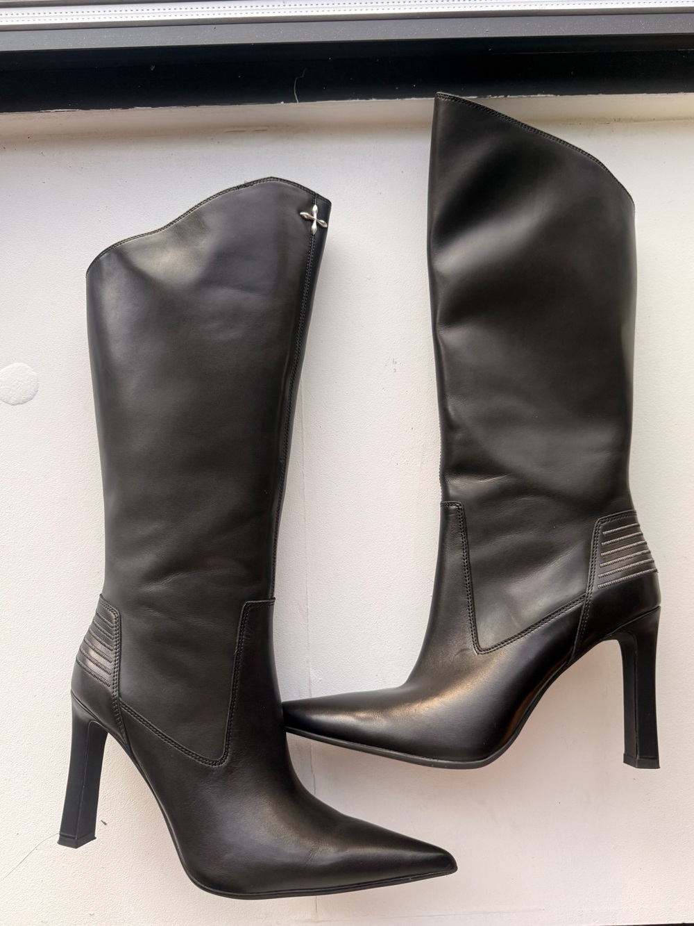 SMFK Black Leather Knee Boots with Sculpted Heel